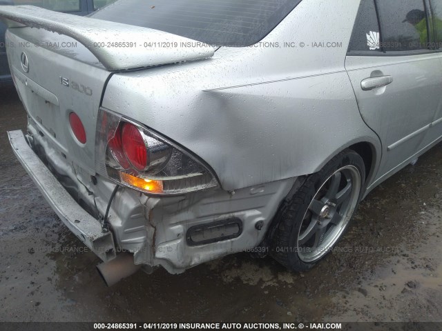 JTHBD192020038384 - 2002 LEXUS IS 300 SILVER photo 6