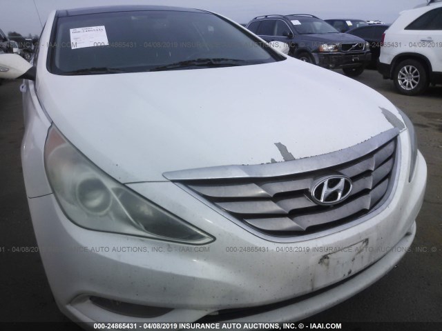 5NPEC4AC4CH360408 - 2012 HYUNDAI SONATA SE/LIMITED WHITE photo 6