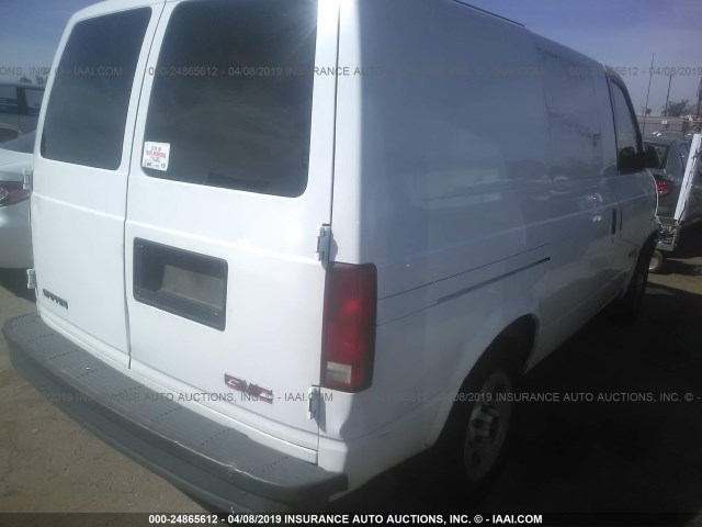 1GTDM19X25B502841 - 2005 GMC SAFARI XT WHITE photo 4