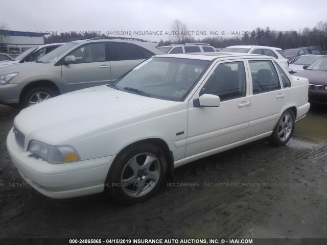 YV1LS5346W1420586 - 1998 VOLVO S70 T5 TURBO WHITE photo 2