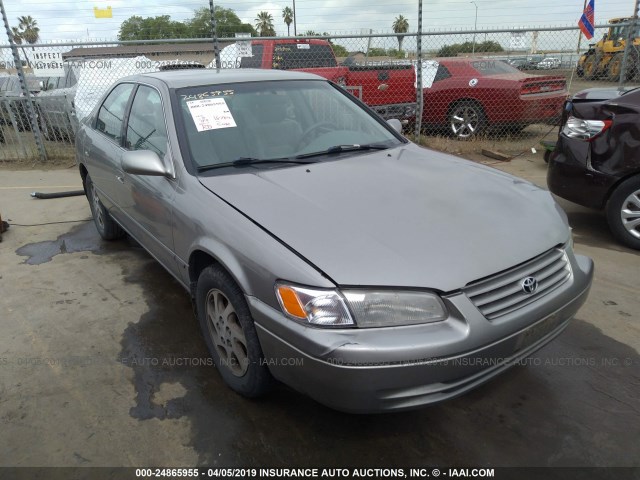 JT2BF22K5X0201056 - 1999 TOYOTA CAMRY LE/XLE SILVER photo 1