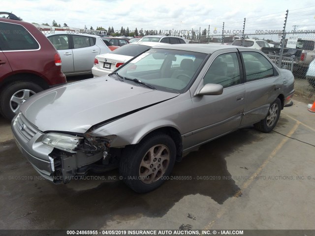 JT2BF22K5X0201056 - 1999 TOYOTA CAMRY LE/XLE SILVER photo 2
