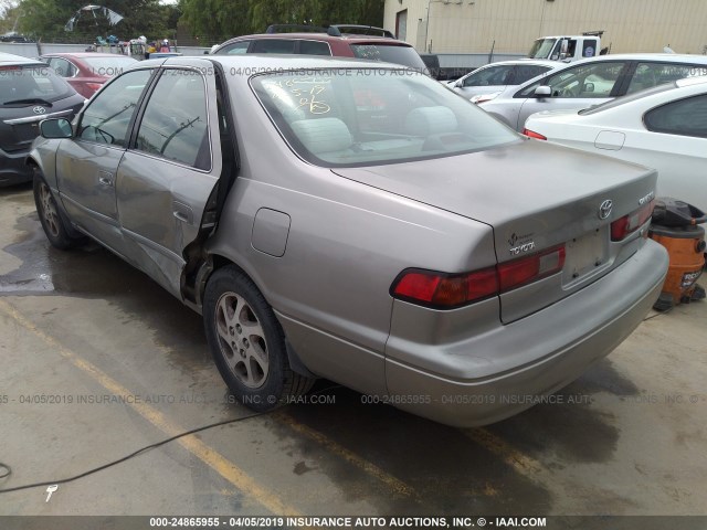 JT2BF22K5X0201056 - 1999 TOYOTA CAMRY LE/XLE SILVER photo 3