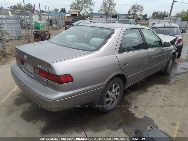JT2BF22K5X0201056 - 1999 TOYOTA CAMRY LE/XLE SILVER photo 4