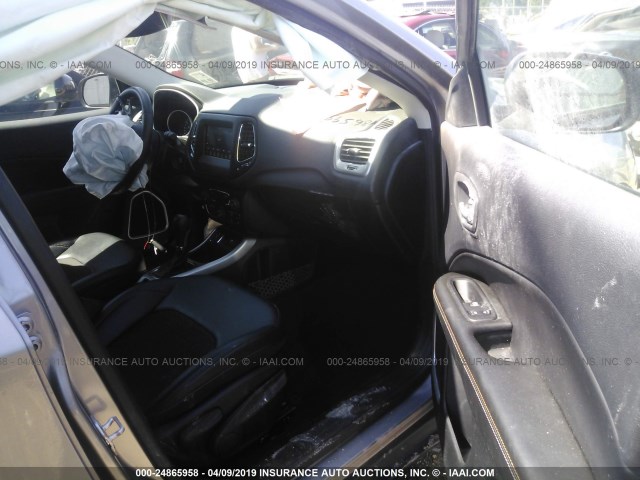 3C4NJCBBXHT643022 - 2017 JEEP COMPASS LATITUDE 灰色 照片 5