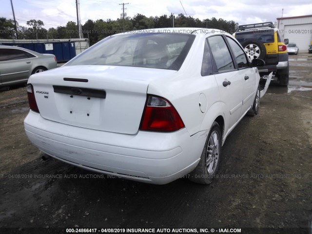 1FAFP34N97W123497 - 2007 FORD FOCUS ZX4/S/SE/SES WHITE photo 4