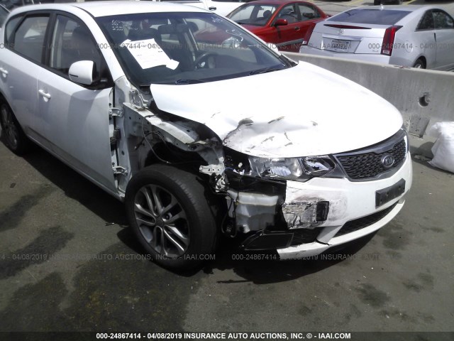 KNAFU5A27B5431403 - 2011 KIA FORTE EX WHITE photo 6