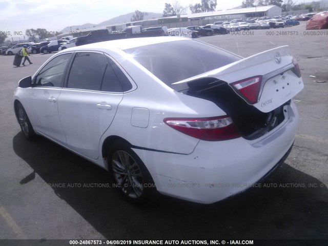 4T1BF1FK1FU101096 - 2015 TOYOTA CAMRY LE/XLE/SE/XSE WHITE photo 3