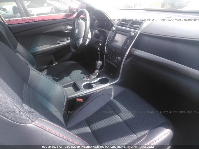 4T1BF1FK1FU101096 - 2015 TOYOTA CAMRY LE/XLE/SE/XSE WHITE photo 5