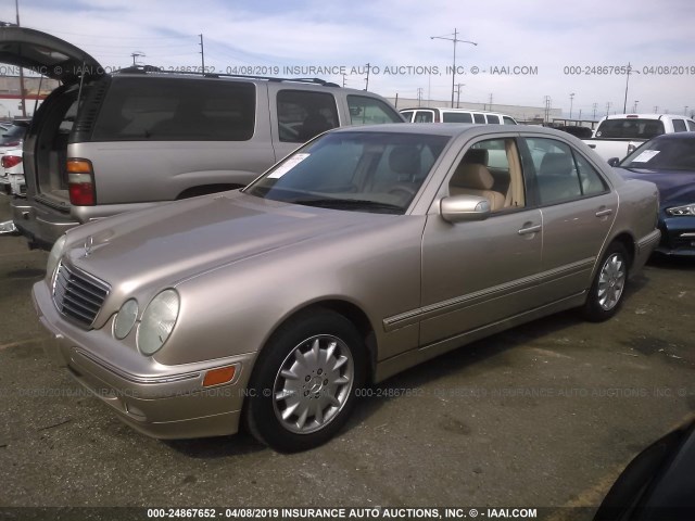 WDBJF65J7YB166361 - 2000 MERCEDES-BENZ E 320 Champagne photo 2