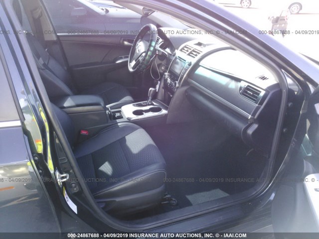 4T1BF1FK6EU359600 - 2014 TOYOTA CAMRY L/SE/LE/XLE 蓝色 照片 5