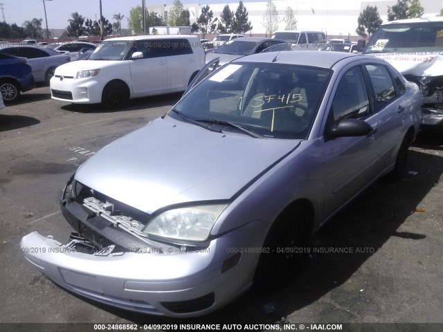 1FAFP34NX7W336958 - 2007 FORD FOCUS ZX4/S/SE/SES SILVER photo 2