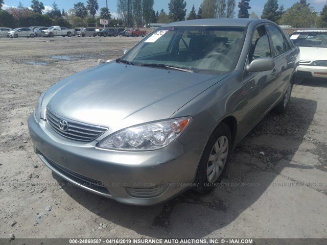 4T1BE32K75U563858 - 2005 TOYOTA CAMRY LE/XLE/SE SILVER photo 2