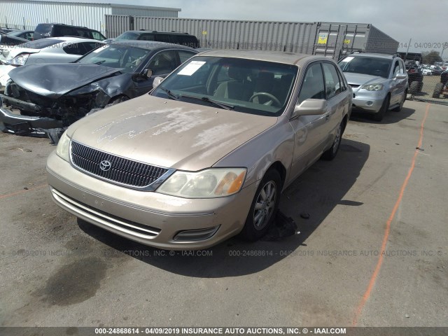 4T1BF28B12U225723 - 2002 TOYOTA AVALON XL/XLS GOLD photo 2