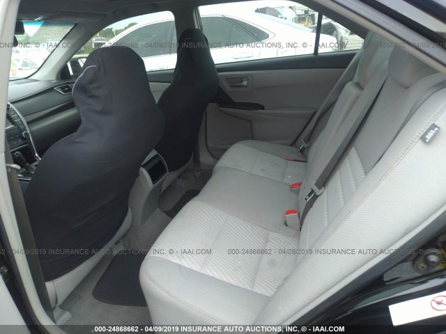 4T1BF1FK0HU344689 - 2017 TOYOTA CAMRY LE/XLE/SE/XSE შავი ფოტო 8