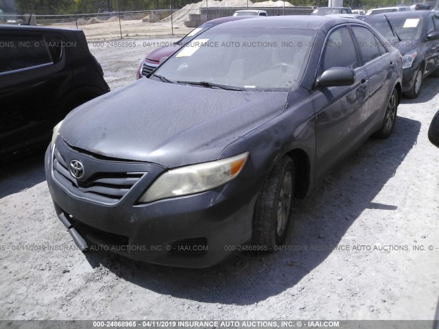 4T1BF3EK7BU168647 - 2011 TOYOTA CAMRY SE/LE/XLE GRAY photo 2