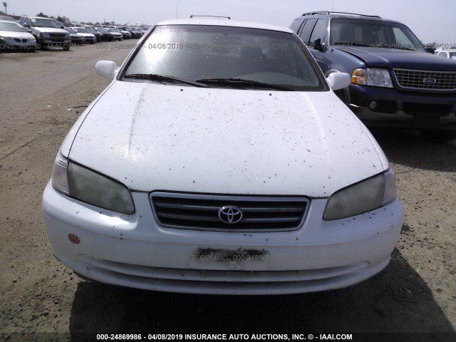 JT2BG22K810573172 - 2001 TOYOTA CAMRY CE/LE/XLE WHITE photo 6