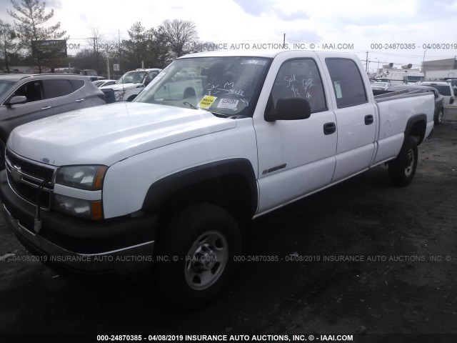 1GCHC23U86F240178 - 2006 CHEVROLET SILVERADO C2500 HEAVY DUTY WHITE photo 2