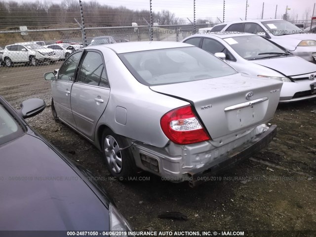 4T1BE32K94U288945 - 2004 TOYOTA CAMRY LE/XLE/SE SILVER photo 2