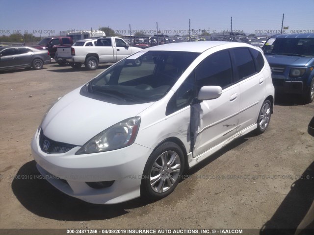 JHMGE8H4XAC023239 - 2010 HONDA FIT SPORT WHITE photo 2