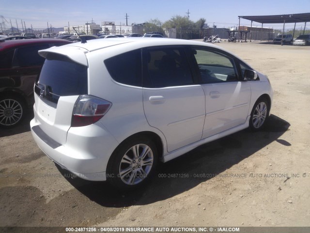 JHMGE8H4XAC023239 - 2010 HONDA FIT SPORT WHITE photo 4