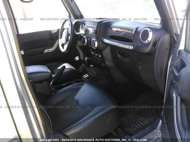 1C4BJWDG0EL216629 - 2014 JEEP WRANGLER UNLIMITE SPORT GRAY photo 5