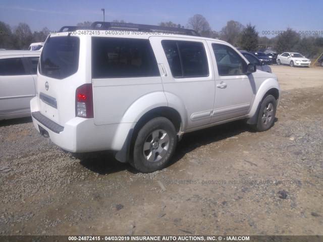 5N1AR18WX6C642866 - 2006 NISSAN PATHFINDER LE/SE/XE WHITE photo 4