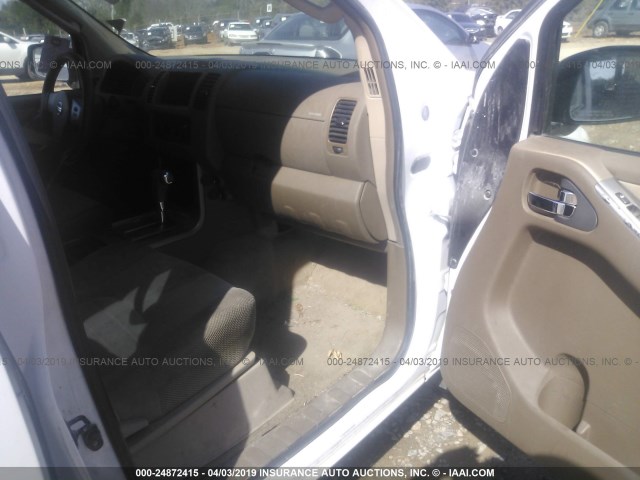 5N1AR18WX6C642866 - 2006 NISSAN PATHFINDER LE/SE/XE WHITE photo 5