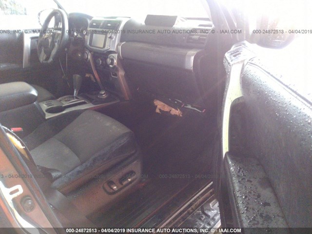 JTEBU5JR6G5299798 - 2016 TOYOTA 4RUNNER SR5 PREM/LTDL/TRAIL/TRD GRAY photo 5