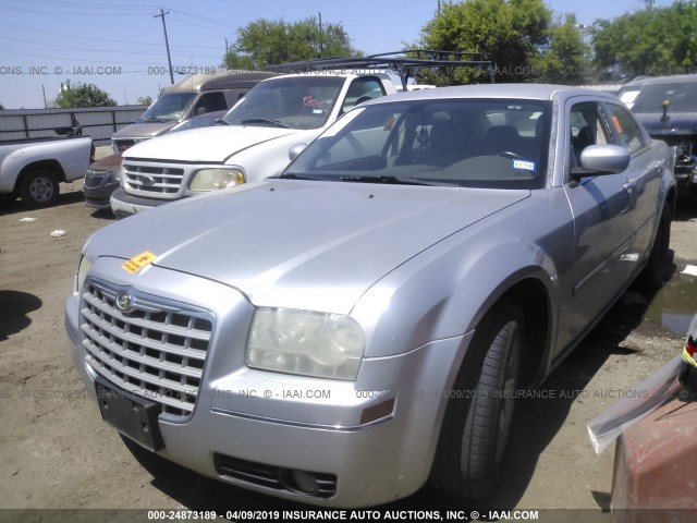 2C3KA53G57H737975 - 2007 CHRYSLER 300 TOURING SILVER photo 2