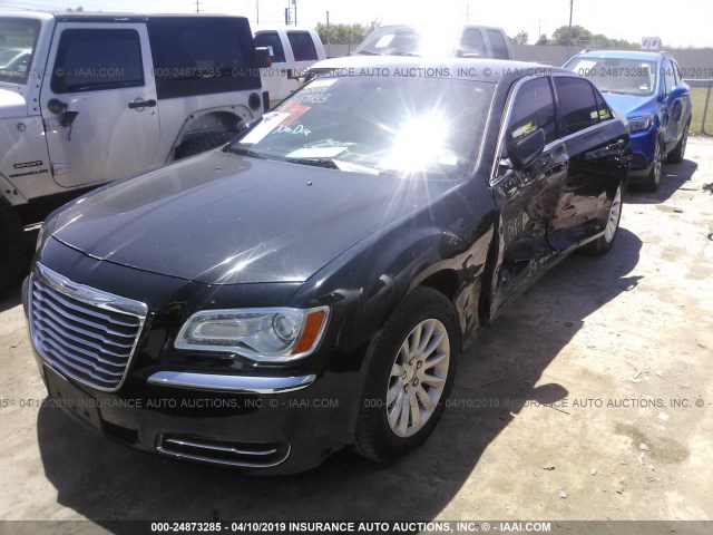 2C3CCAAG3DH577651 - 2013 CHRYSLER 300 BLACK photo 2