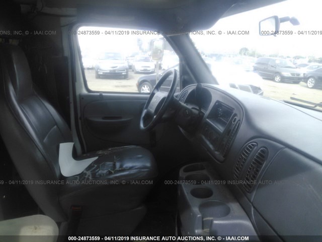 2B7HB11X1YK140955 - 2000 DODGE RAM VAN B1500 白色 照片 5