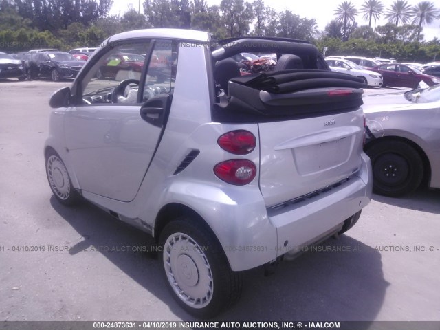 WMEEK31X29K277751 - 2009 SMART FORTWO PASSION SILVER photo 3