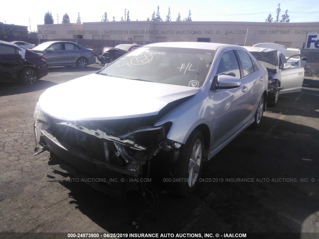 4T1BF1FK2EU759928 - 2014 TOYOTA CAMRY L/SE/LE/XLE 银色 照片 2