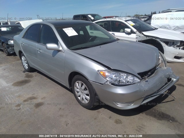 4T1BE32KX5U621476 - 2005 TOYOTA CAMRY LE/XLE/SE SILVER photo 1