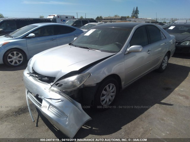 4T1BE32KX5U621476 - 2005 TOYOTA CAMRY LE/XLE/SE SILVER photo 2