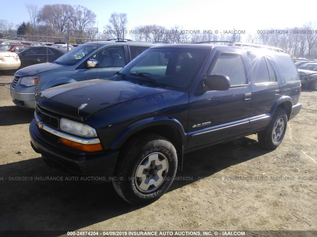 1GNDT13W42K184842 - 2002 CHEVROLET BLAZER BLUE photo 2