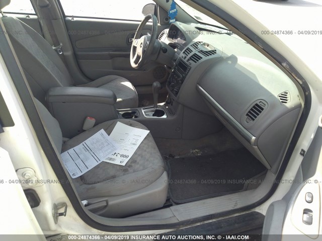 1G1ZT52845F253978 - 2005 CHEVROLET MALIBU LS WHITE photo 5