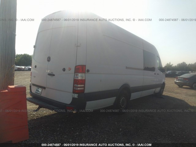 WD3PE8DC8E5898791 - 2014 MERCEDES-BENZ SPRINTER 2500 WHITE photo 4