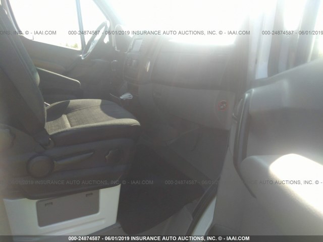 WD3PE8DC8E5898791 - 2014 MERCEDES-BENZ SPRINTER 2500 WHITE photo 5