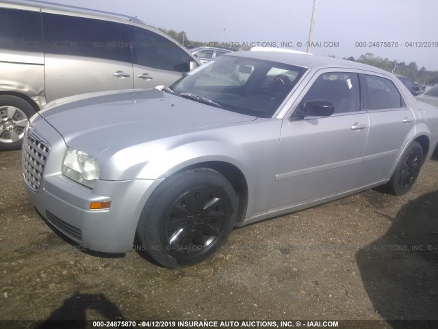 2C3JA43R25H559561 - 2005 CHRYSLER 300 SILVER photo 2