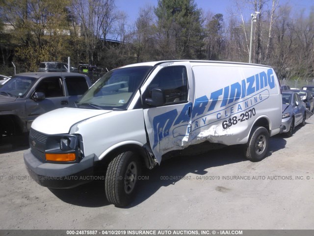 1GCFG15X251123009 - 2005 CHEVROLET EXPRESS G1500  WHITE photo 2