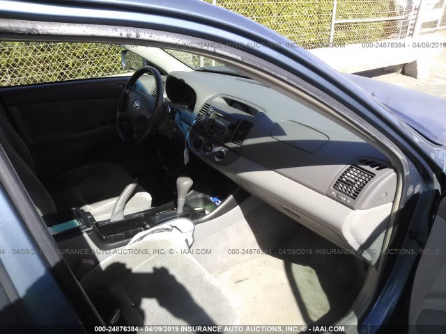 JTDBE32K030206109 - 2003 TOYOTA CAMRY LE/XLE BLUE photo 5