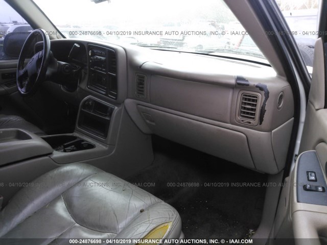 1GNEC13T85R125217 - 2005 CHEVROLET TAHOE C1500 WHITE photo 5