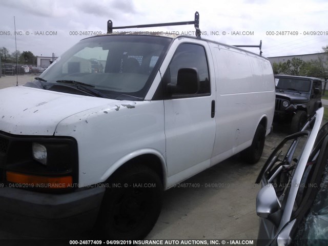 1GCFG15X431159832 - 2003 CHEVROLET EXPRESS G1500  WHITE photo 2