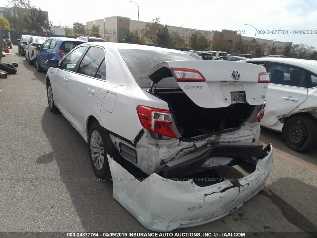 4T1BD1FK4CU008963 - 2012 TOYOTA CAMRY HYBRID/LE/XLE WHITE photo 3