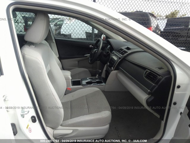 4T1BD1FK4CU008963 - 2012 TOYOTA CAMRY HYBRID/LE/XLE WHITE photo 5