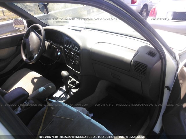 JT2GK12E3S0120135 - 1995 TOYOTA CAMRY LE WHITE photo 5