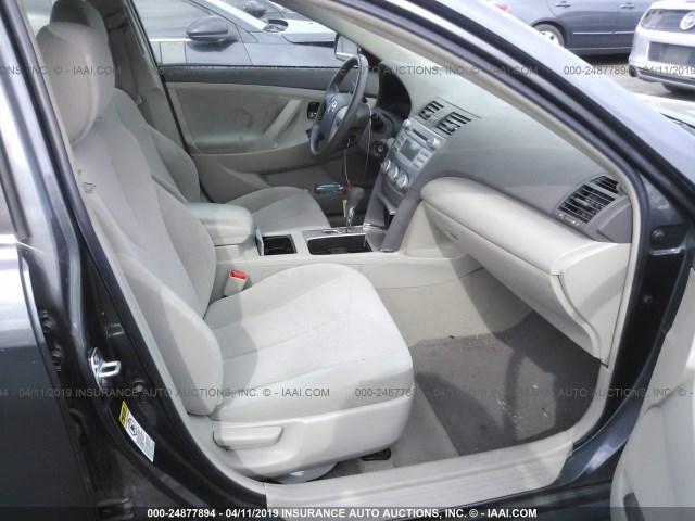 4T4BF3EKXBR217510 - 2011 TOYOTA CAMRY SE/LE/XLE GRAY photo 5