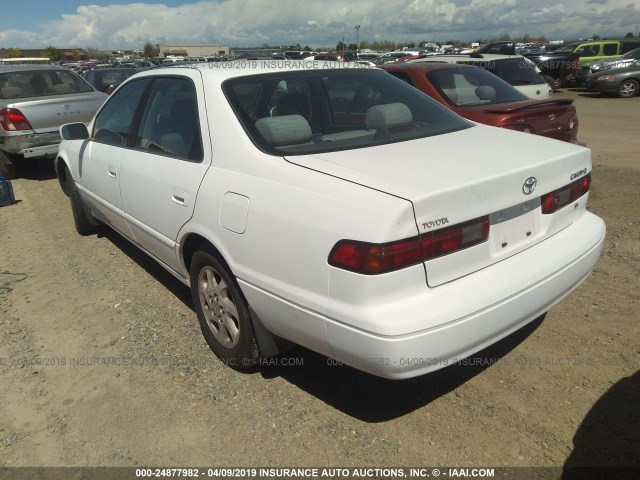 JT2BF22K4X0178613 - 1999 TOYOTA CAMRY LE/XLE WHITE photo 3
